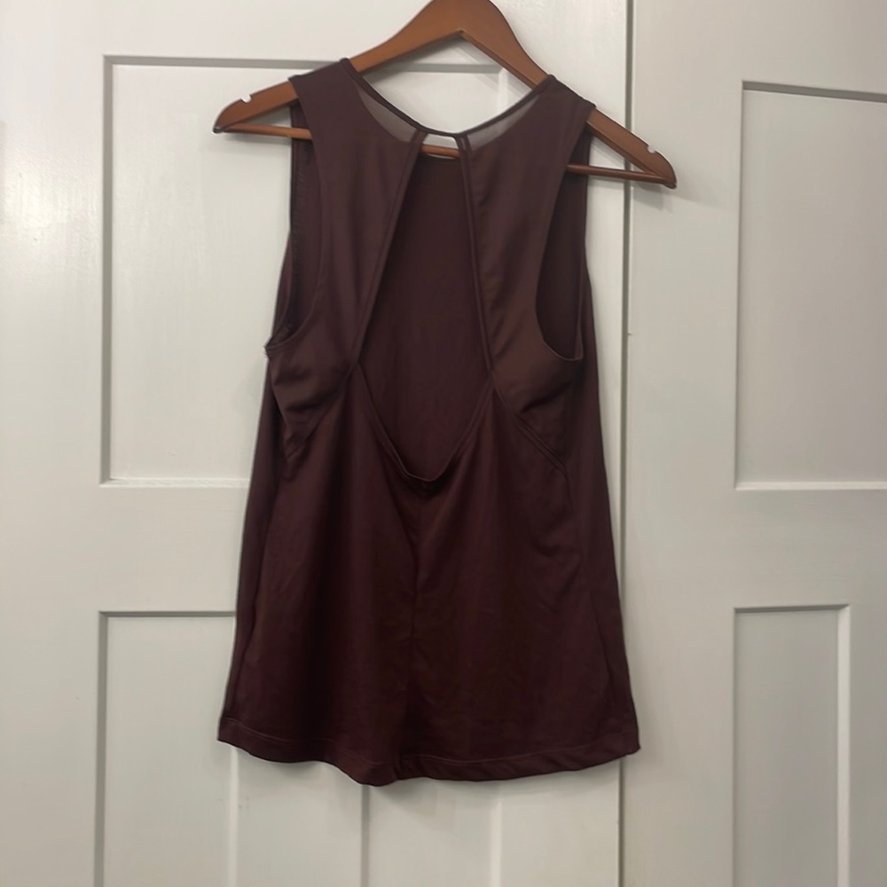 Nike Dri Fit top beautiful color with low back